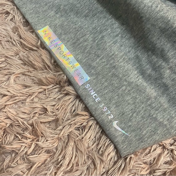 Nike | grey holographic leggings - Picture 2 of 6